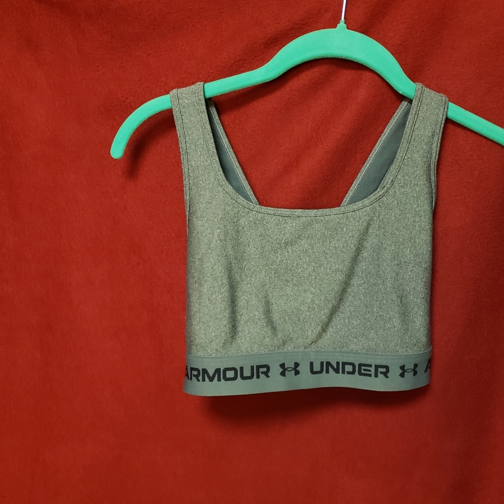 UNDER ARMOR COMPRESSION SPORTS BRA-CRISSCROSS STRAPS  IN BACK-MED-NWOT